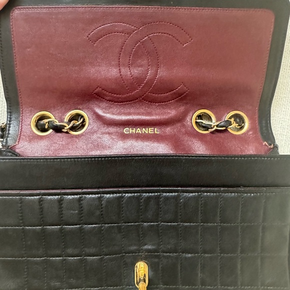 Vintage Chanel Single Quilted Flap Bag - Picture 5 of 9